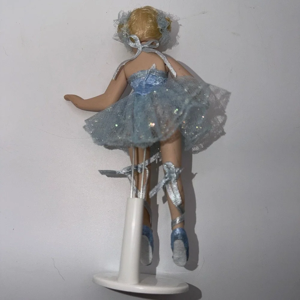 Porcelain Ballet Figure 8